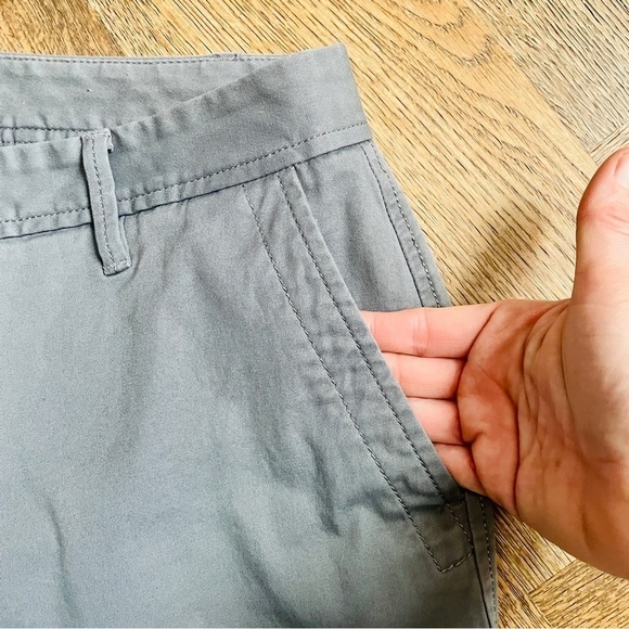 Talbots Relaxed Chinos Size 6P Light Grey Gray - Picture 8 of 10